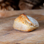 Knuspriges, rustikales Weizensauerteigbrötchenbio, vegan